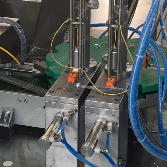 Hochgeschwindigkeits-Verpackungslinie, Rotationsauskleidung für die Herstellung von Endkappendeckeln, Maschine zum Einsetzen von Kappenpolstern